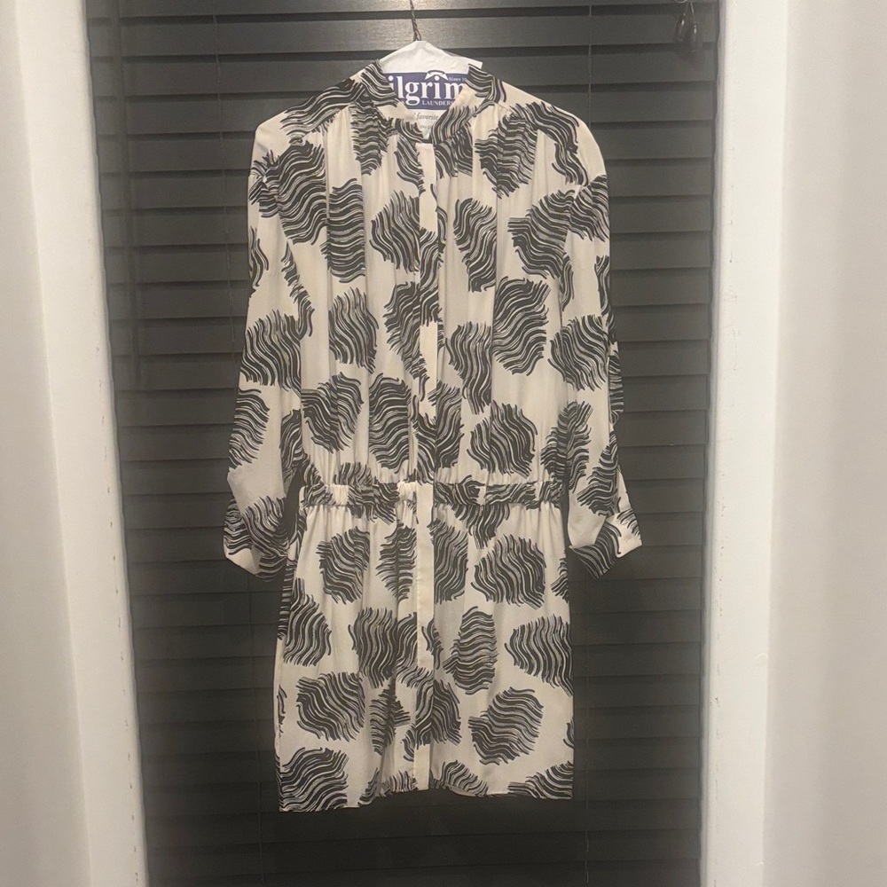 Diane Von Furstenberg Black and White Wave Dress 100 Silk